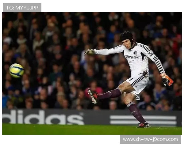 如何在踢足球时巧妙利用技术击破对方防线实现进攻爆发