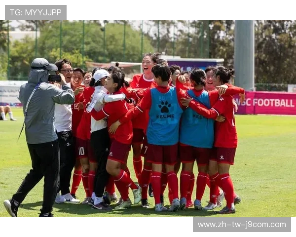 足球梦想同行青春与热血交织的班会表演之夜